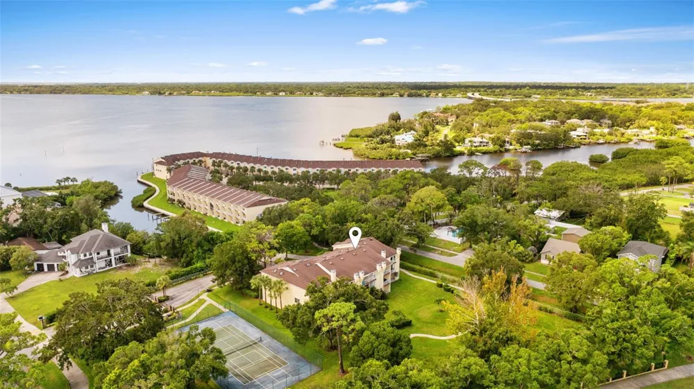 106 BRENT CIRCLE Oldsmar, FL 34677