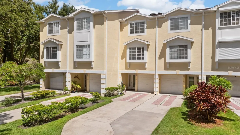106 BRENT CIRCLE Oldsmar, FL 34677