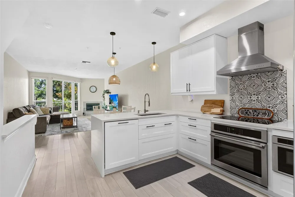 106 BRENT CIRCLE Oldsmar, FL 34677