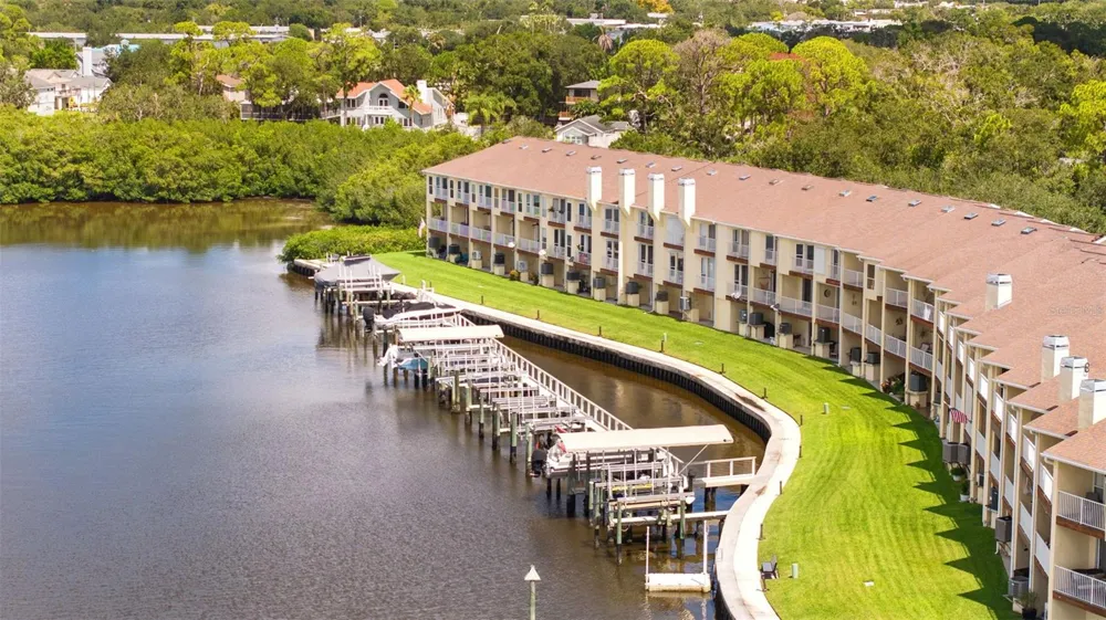 106 BRENT CIRCLE Oldsmar, FL 34677