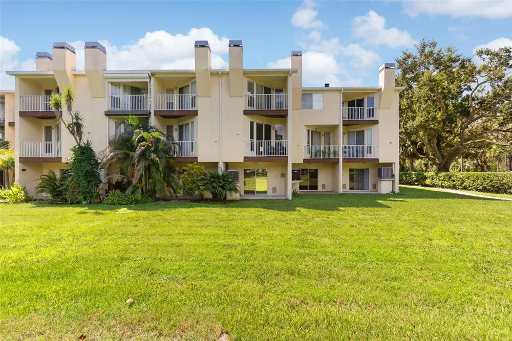 106 BRENT CIRCLE Oldsmar, FL 34677