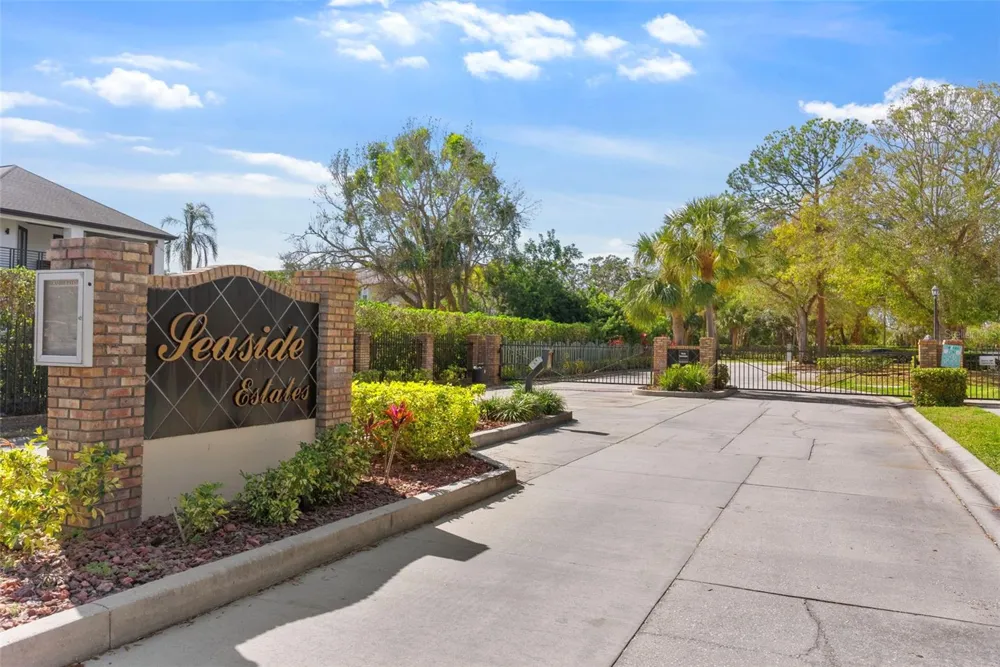 106 BRENT CIRCLE Oldsmar, FL 34677