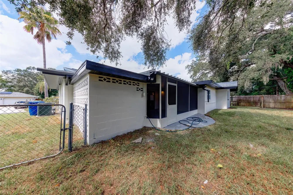 471 SIERRA CIRCLE E Largo, FL 33770
