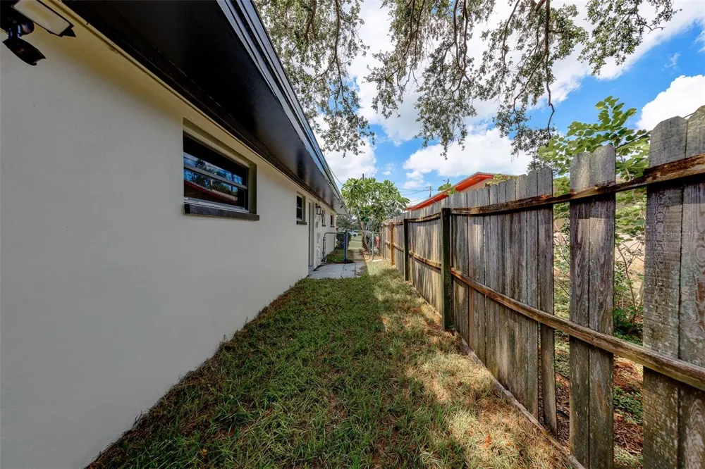 471 SIERRA CIRCLE E Largo, FL 33770