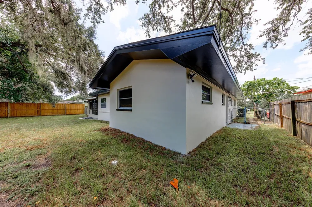 471 SIERRA CIRCLE E Largo, FL 33770