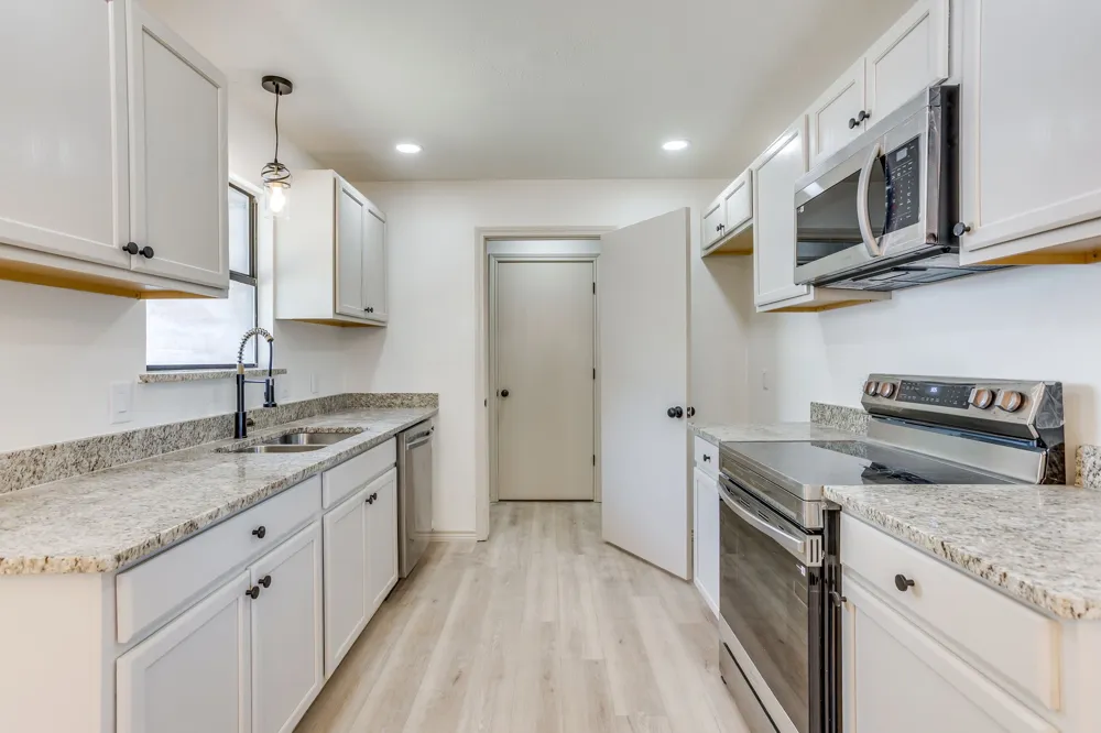 106 Sidney Drive Glenn Heights, TX 75154