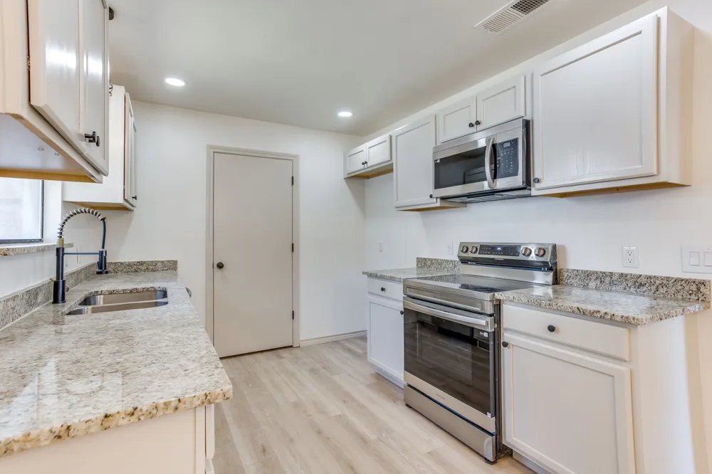 106 Sidney Drive Glenn Heights, TX 75154