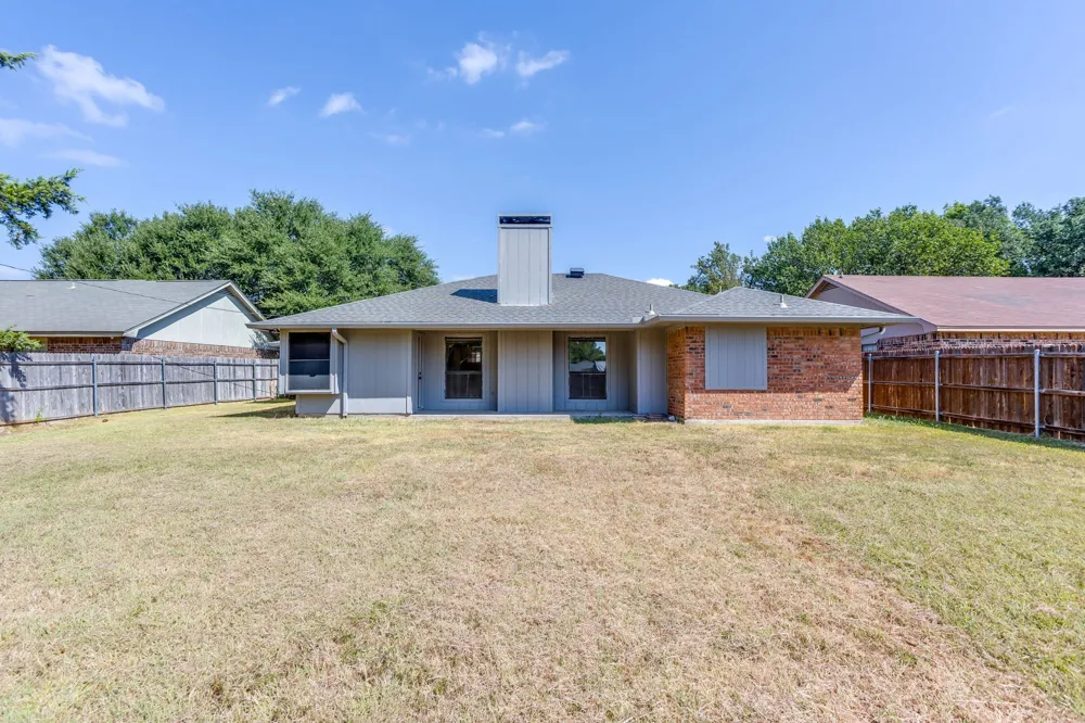 106 Sidney Drive Glenn Heights, TX 75154