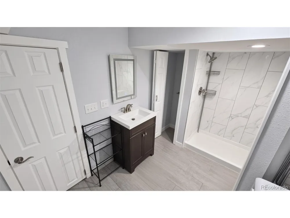 3725 S Granby Way Aurora, CO 80014