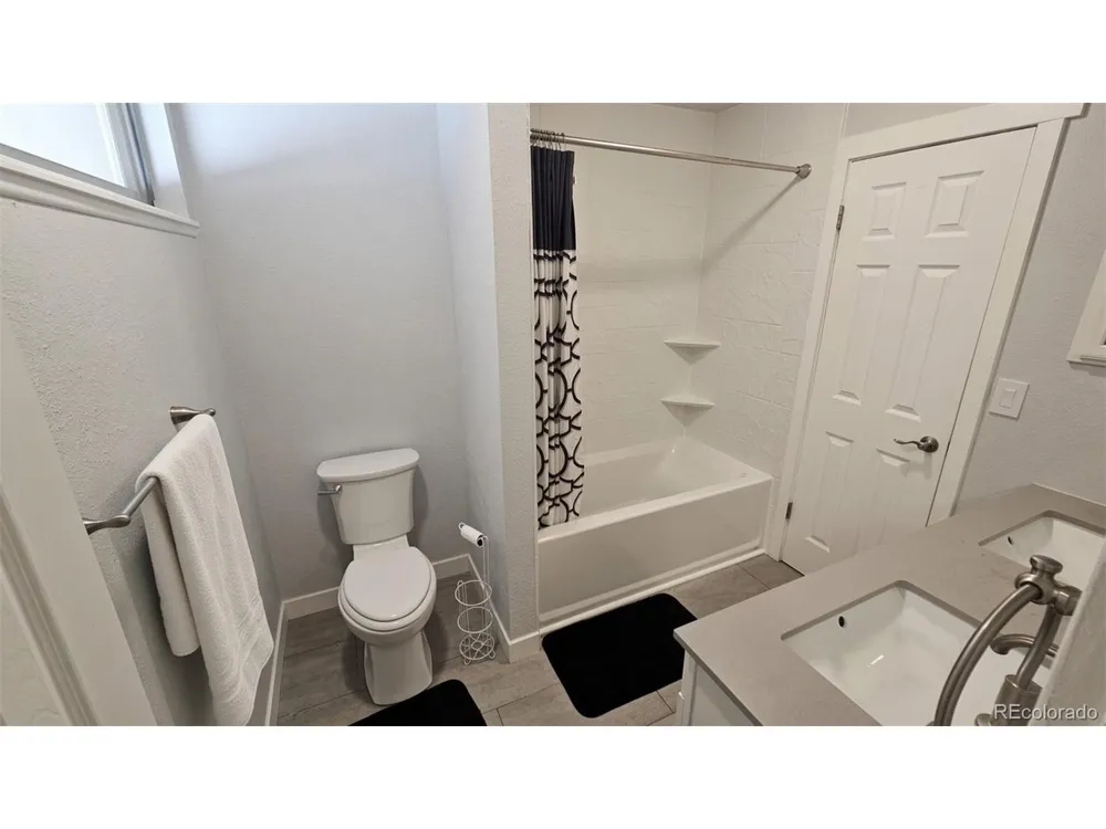 3725 S Granby Way Aurora, CO 80014