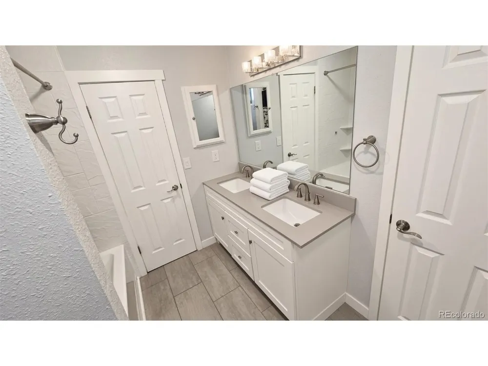 3725 S Granby Way Aurora, CO 80014