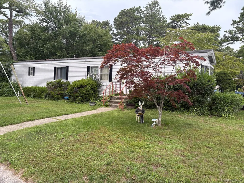 525/P4 Riverleigh Riverhead, NY 11901