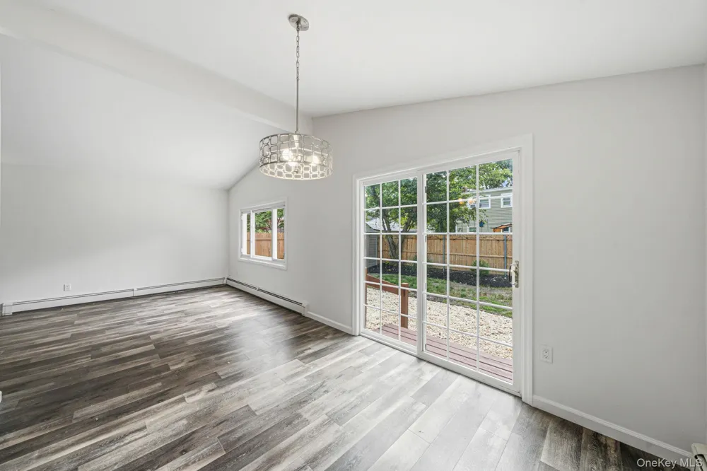 28 Ashwood Drive Shirley, NY 11967
