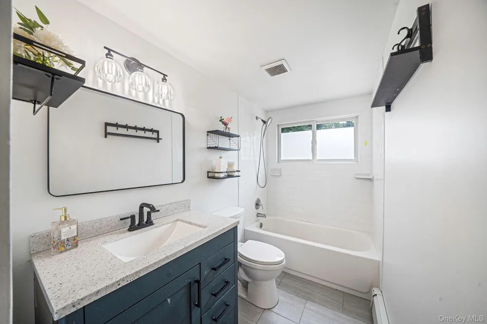 28 Ashwood Drive Shirley, NY 11967