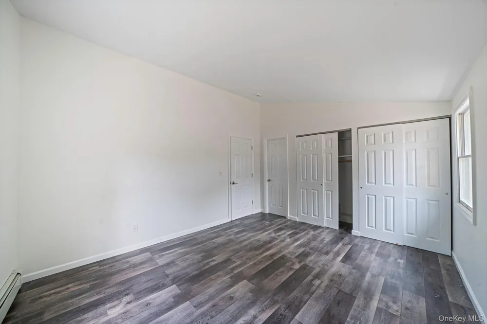 28 Ashwood Drive Shirley, NY 11967