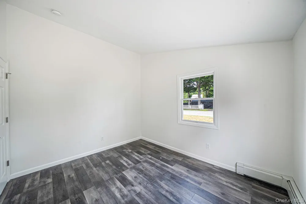 28 Ashwood Drive Shirley, NY 11967