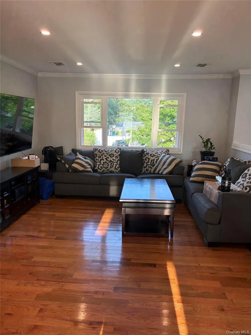 6 Starling Court Coram, NY 11727