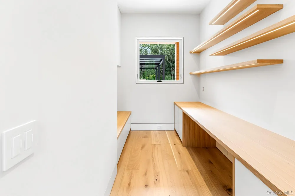 147 Old House Landing East Hampton, NY 11937