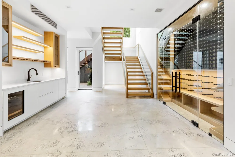 147 Old House Landing East Hampton, NY 11937