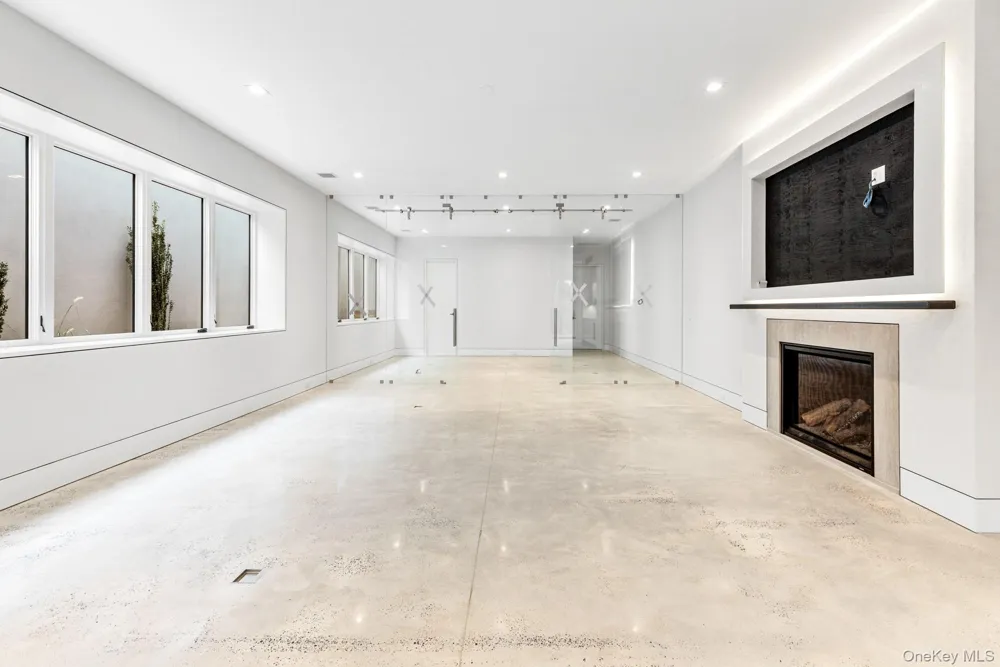 147 Old House Landing East Hampton, NY 11937