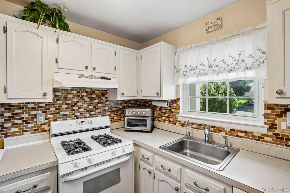 15 Doxbury Lane Suffern, NY 10901
