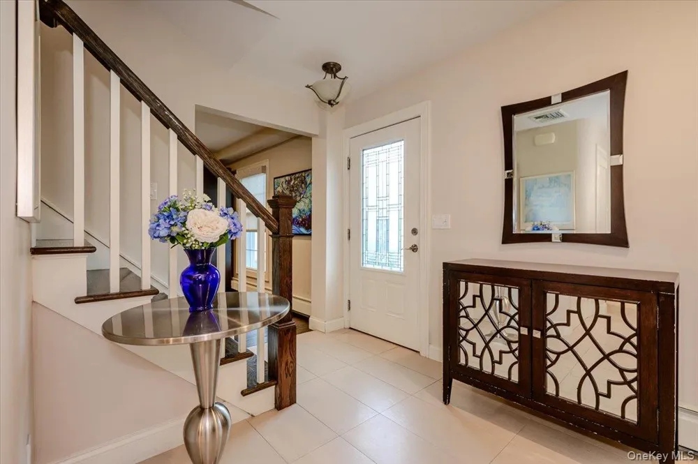 8 Curlew Place Massapequa, NY 11758