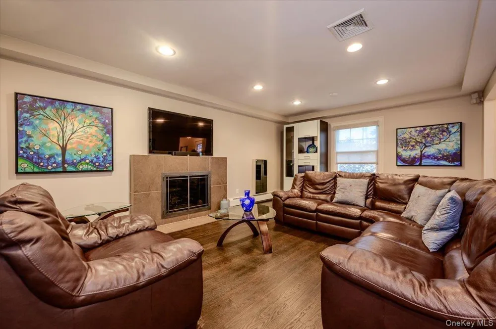 8 Curlew Place Massapequa, NY 11758