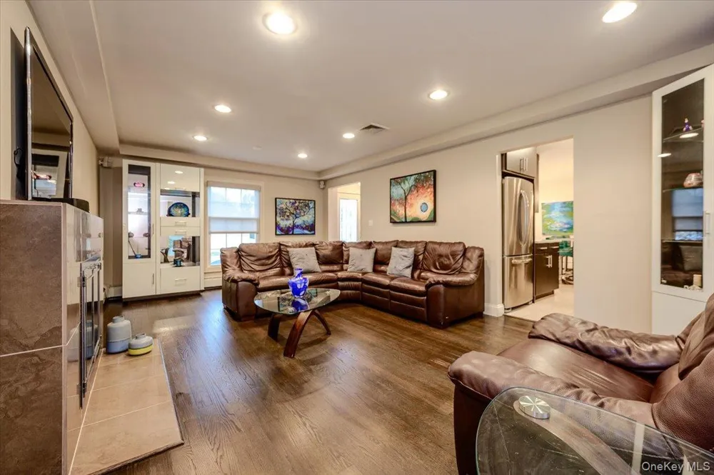 8 Curlew Place Massapequa, NY 11758