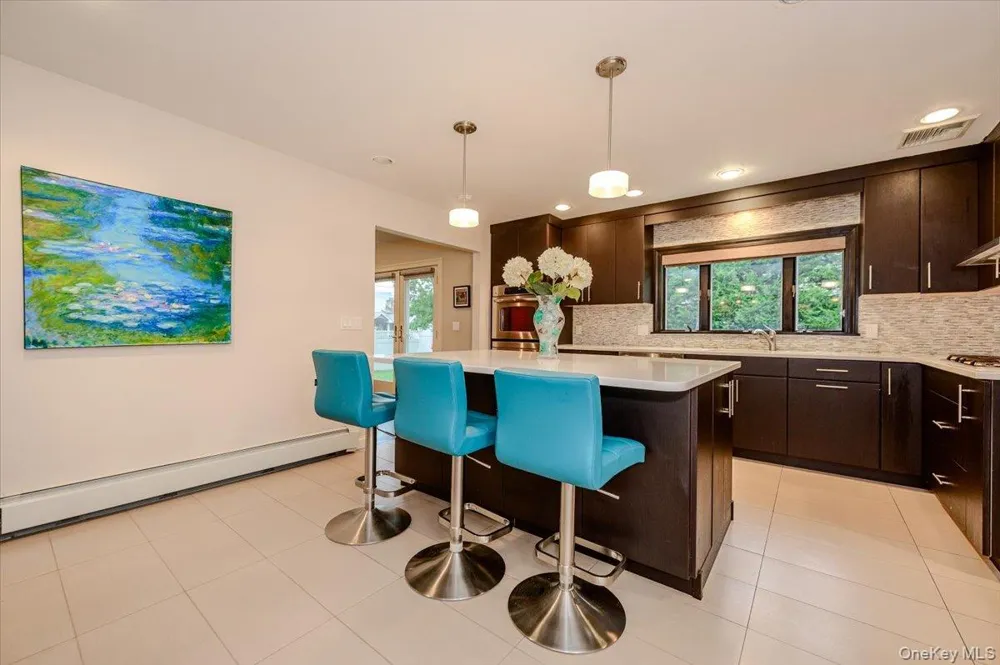 8 Curlew Place Massapequa, NY 11758