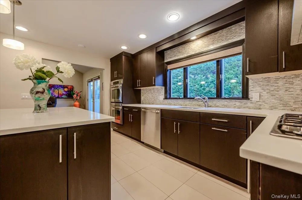 8 Curlew Place Massapequa, NY 11758
