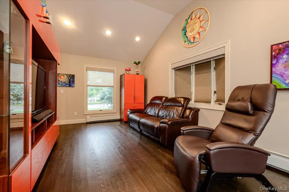 8 Curlew Place Massapequa, NY 11758