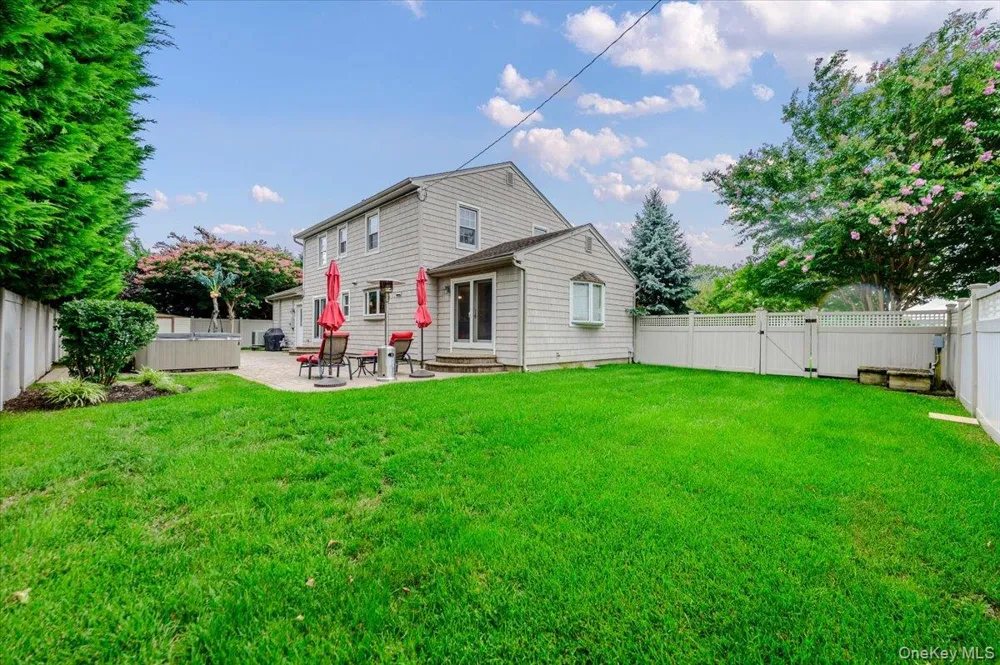 8 Curlew Place Massapequa, NY 11758