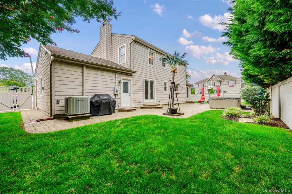 8 Curlew Place Massapequa, NY 11758