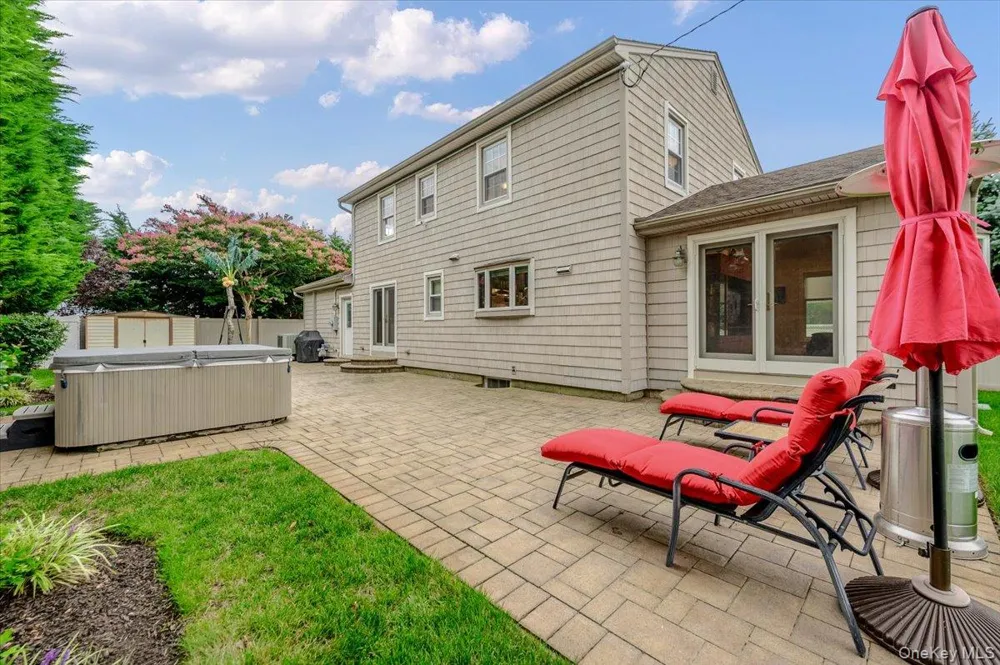 8 Curlew Place Massapequa, NY 11758