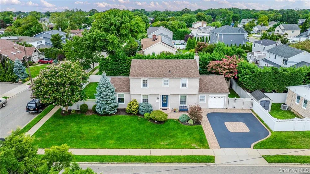 8 Curlew Place Massapequa, NY 11758