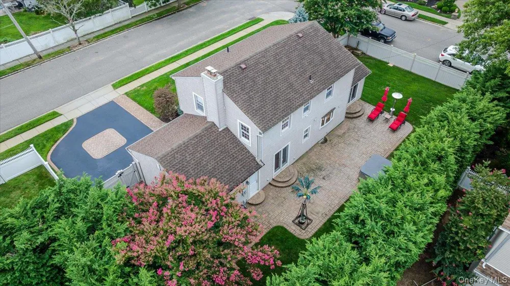 8 Curlew Place Massapequa, NY 11758