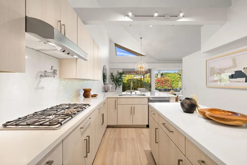 47 Kavenish Drive Rancho Mirage, CA 92270
