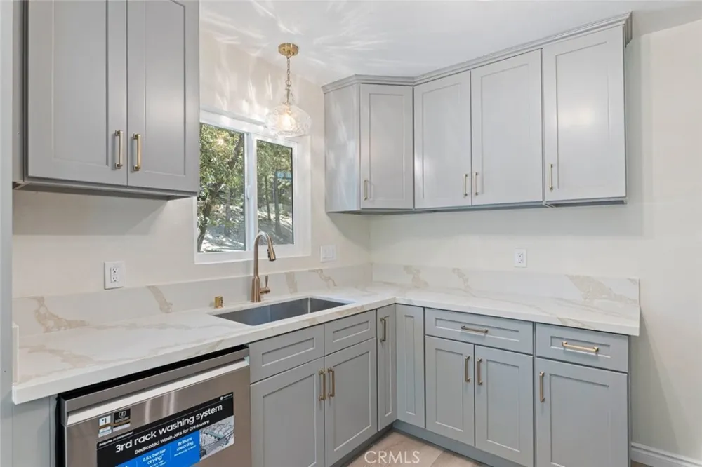 27508 School Lake Arrowhead, CA 92352