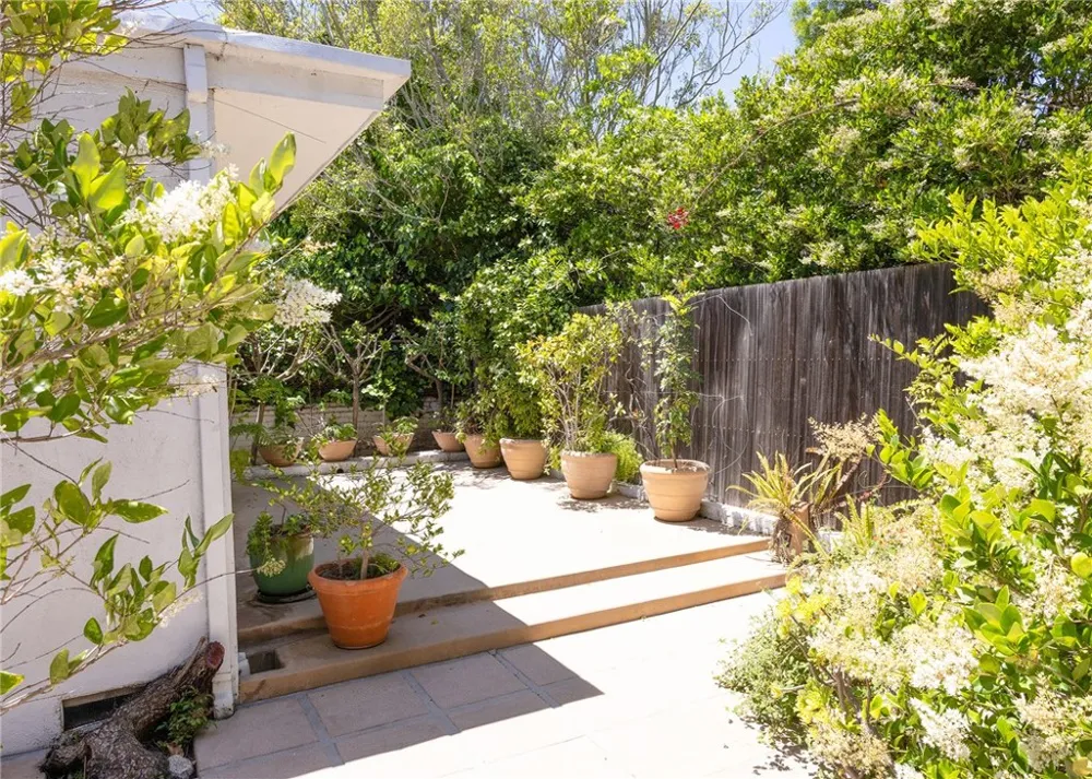 10781 Lindbrook Los Angeles, CA 90024
