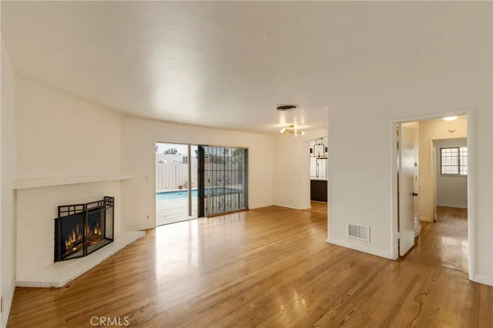 16506 Halsted Street Northridge, CA 91343