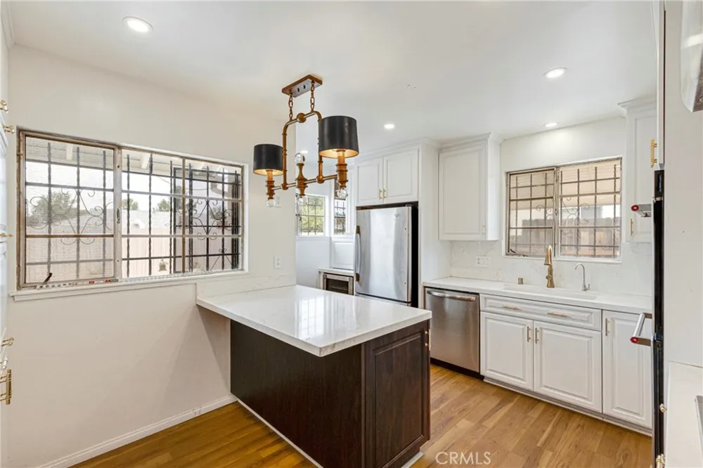 16506 Halsted Street Northridge, CA 91343