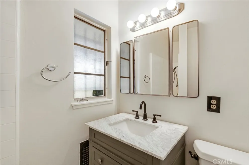 16506 Halsted Street Northridge, CA 91343