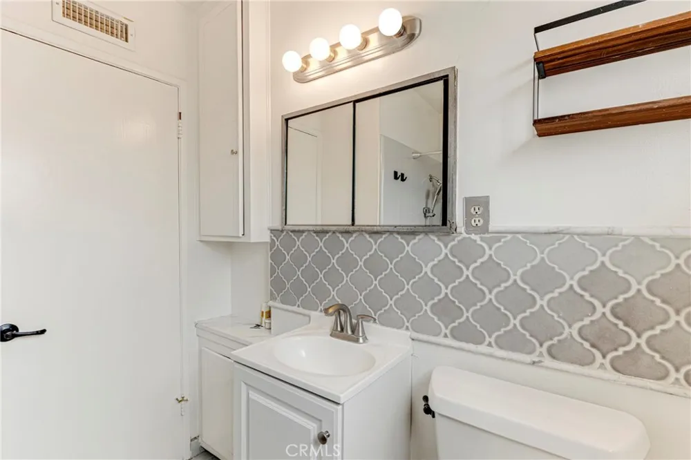 16506 Halsted Street Northridge, CA 91343