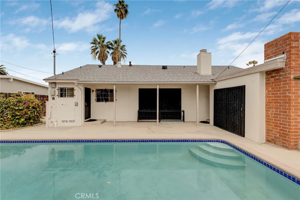 16506 Halsted Street Northridge, CA 91343