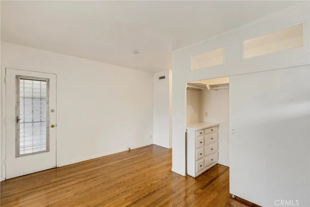 16506 Halsted Street Northridge, CA 91343