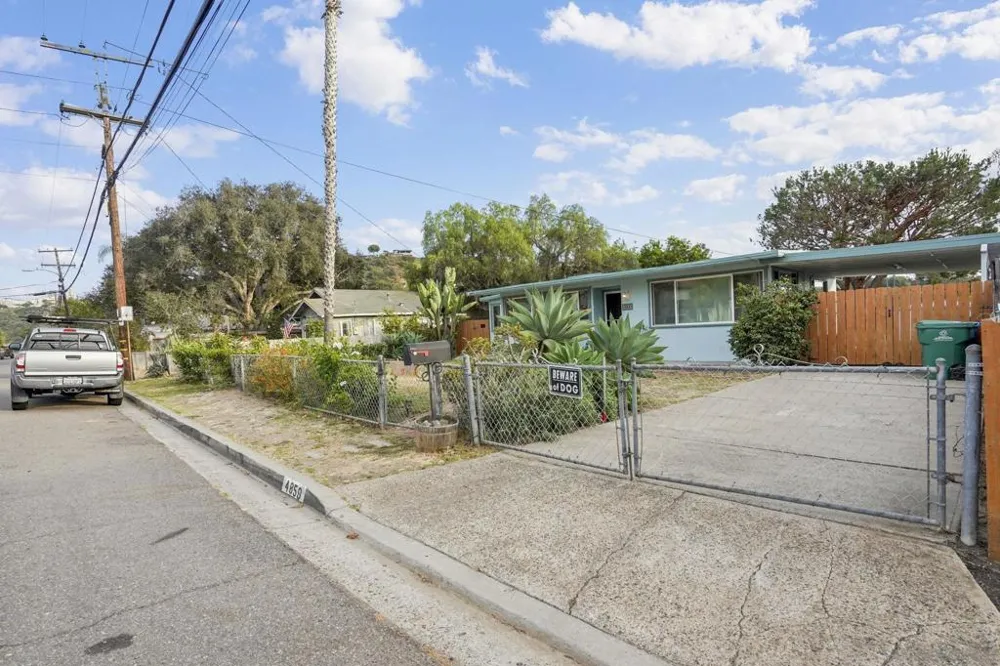 4859 Gardena Ave San Diego, CA 92110