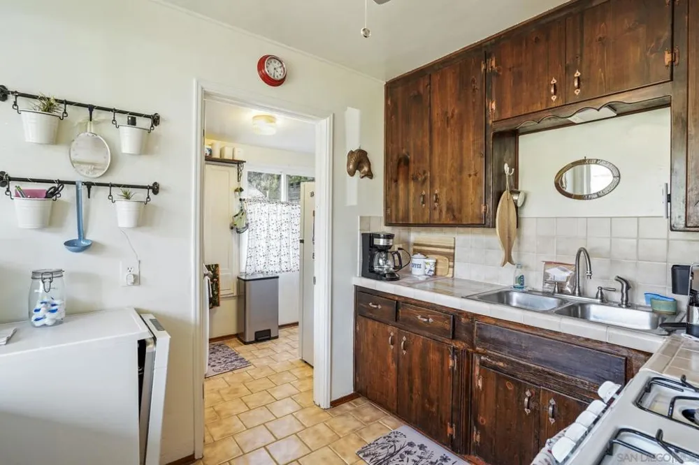 4859 Gardena Ave San Diego, CA 92110