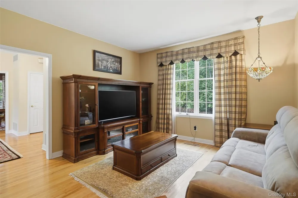 28 Enright Lane Montgomery, NY 12549