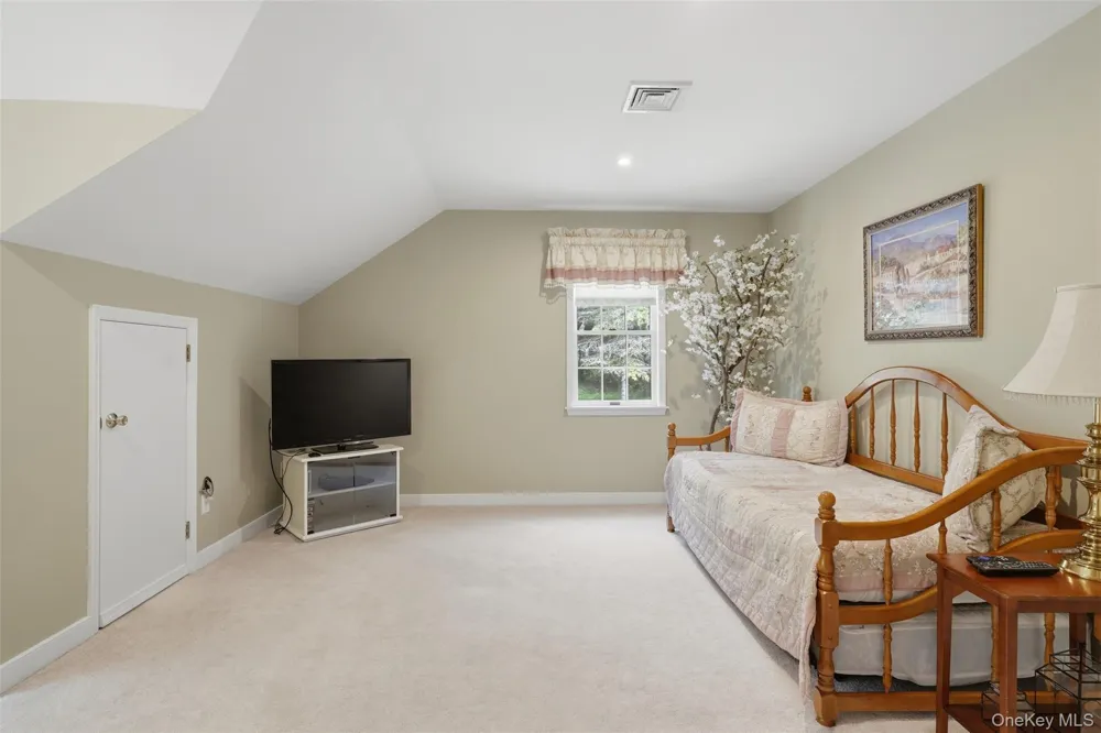 28 Enright Lane Montgomery, NY 12549