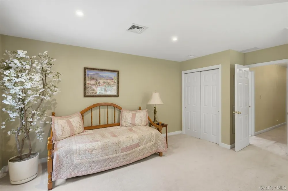 28 Enright Lane Montgomery, NY 12549